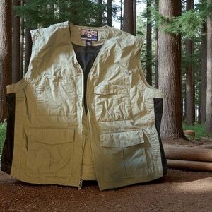 Like New Duluth Trading Co Men's Olive Green Outdoor Fishing Vest